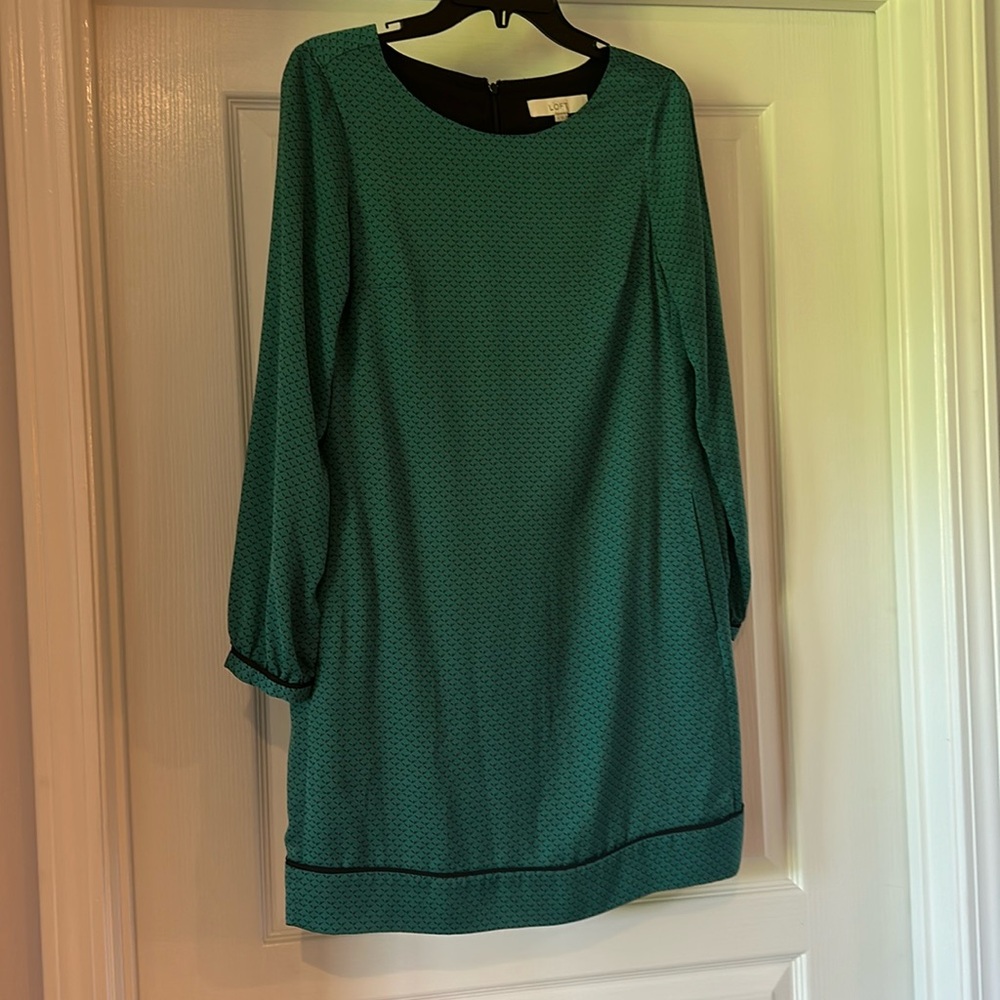 Loft size 2 dress green and black pattern. With pockets.